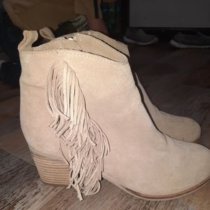 Ankle boots with fringe